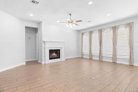 3136 Little Creek Path Seguin TX 78155