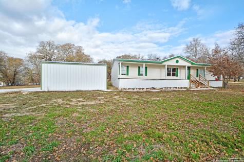 185 Encino Torcido Adkins TX 78101