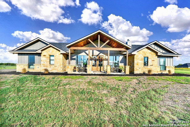 604 County Road 119 Floresville TX 78114