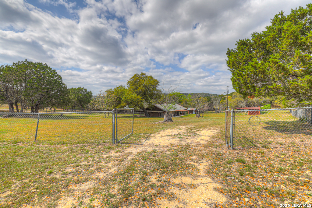 109 Saddle Wood Trail Comfort TX 78013