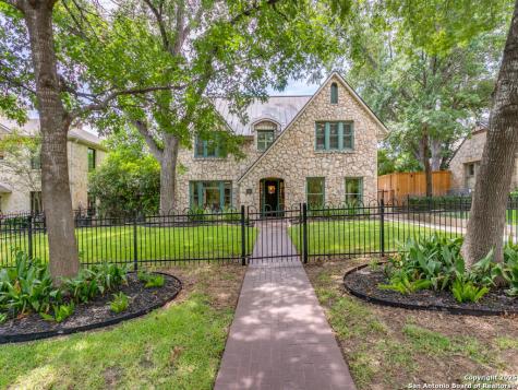 204 Parklane Olmos Park TX 78212