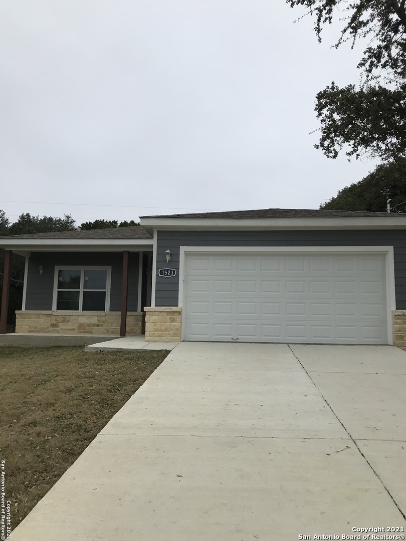 1523 Bonnyview Drive Canyon Lake TX 78133