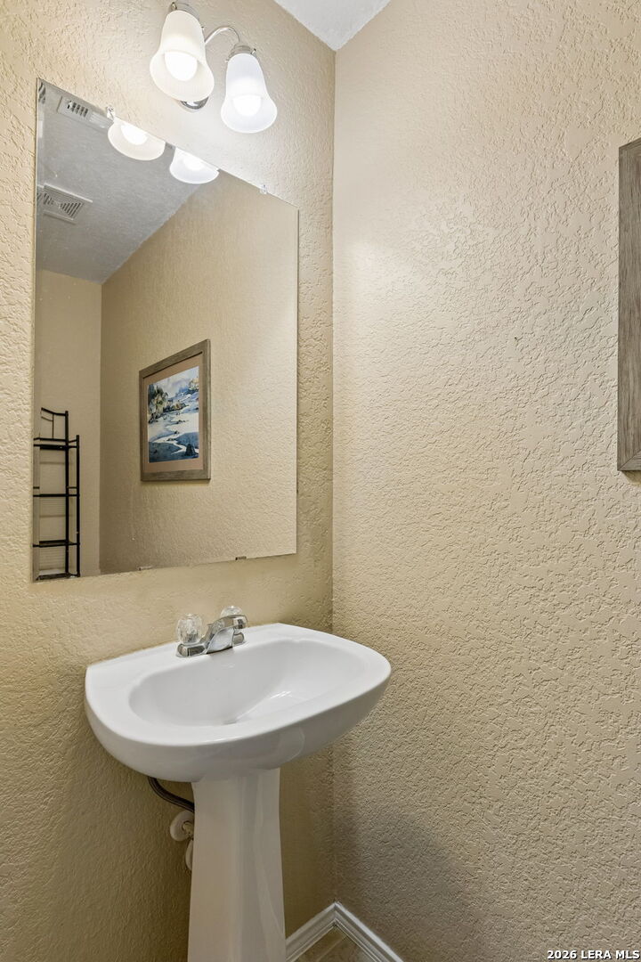 27011 Rustic Cabin San Antonio TX 78260
