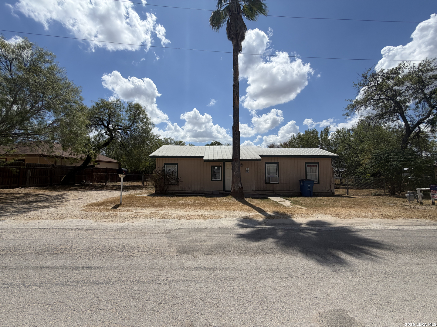 112 Fernandez Devine TX 78016