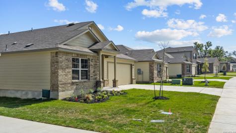 1028 Amber Lake Seguin TX 78155