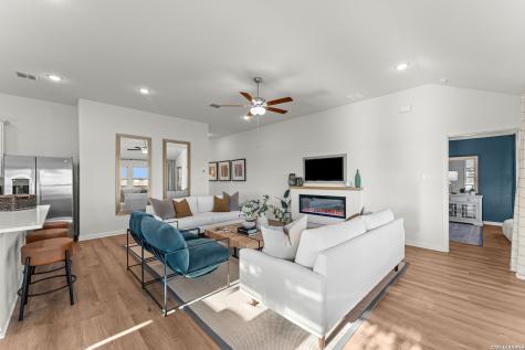 1028 Amber Lake Seguin TX 78155