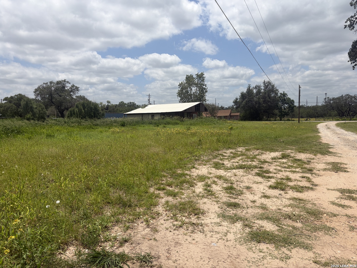 615 Rossville Road Devine TX 78016
