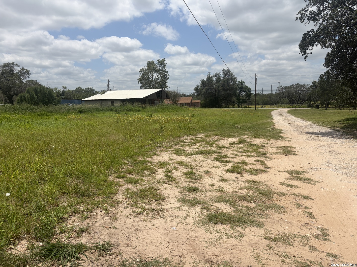615 Rossville Road Devine TX 78016