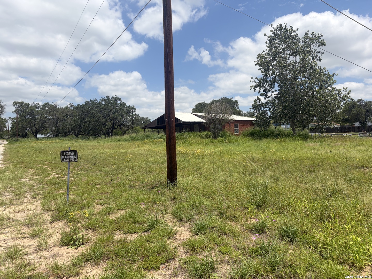 615 Rossville Road Devine TX 78016