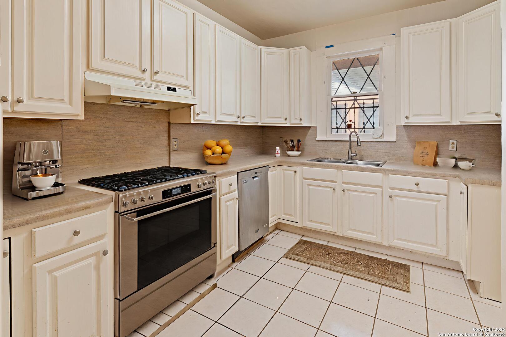 439 E French Place San Antonio TX 78212