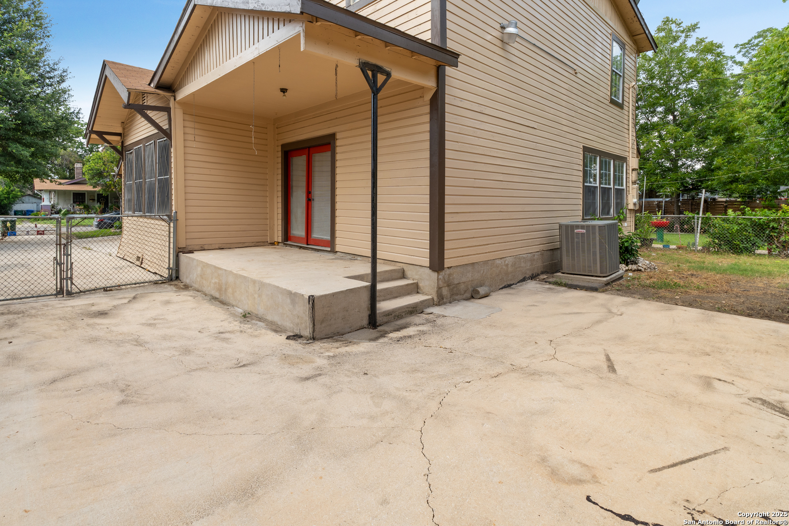 439 E French Place San Antonio TX 78212