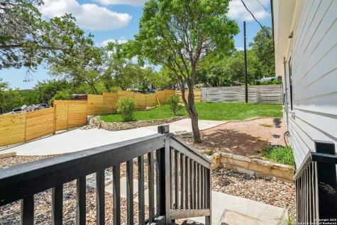12596 Park Road 37 Lakehills TX 78063