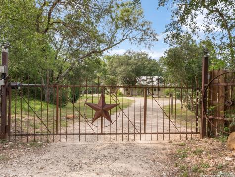 9971 Macaway Road Adkins TX 78101