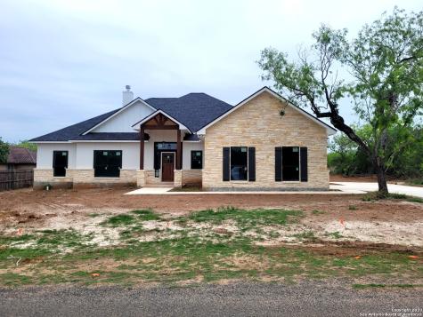 106 Oakview Drive Floresville TX 78114
