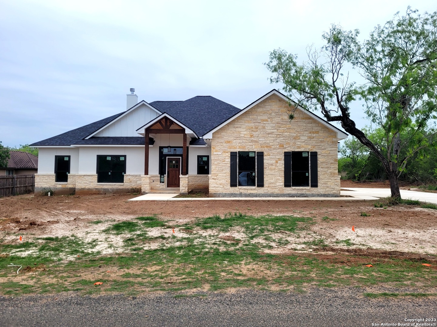 106 Oakview Drive Floresville TX 78114