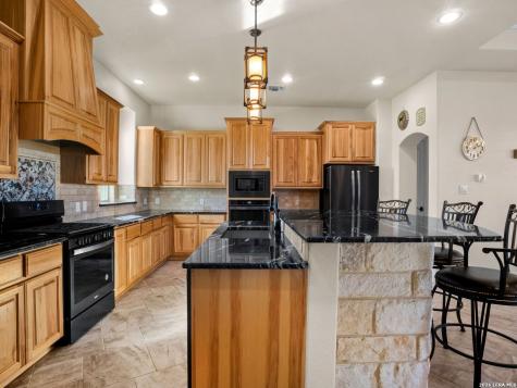 1530 County Road 132 Floresville TX 78114