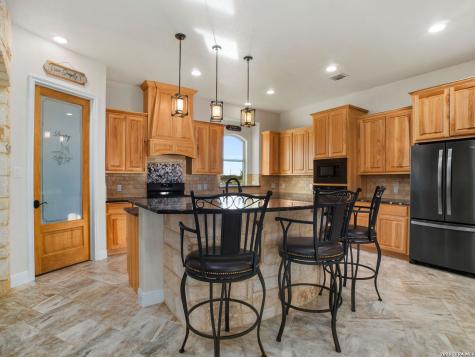 1530 County Road 132 Floresville TX 78114