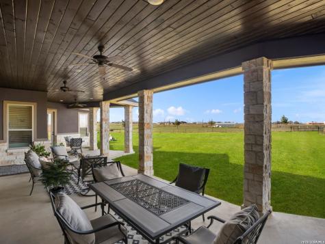 1530 County Road 132 Floresville TX 78114