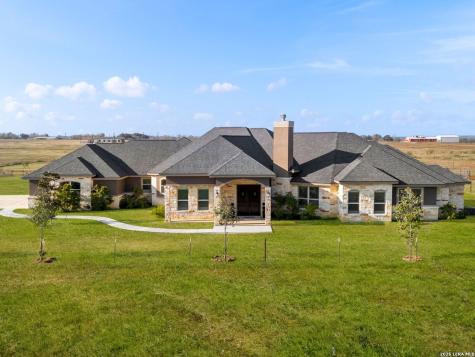 1530 County Road 132 Floresville TX 78114
