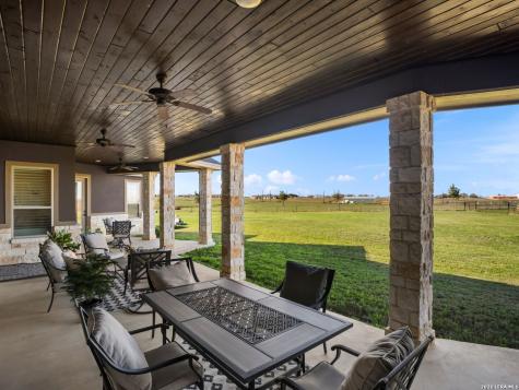 1530 County Road 132 Floresville TX 78114