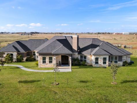 1530 County Road 132 Floresville TX 78114