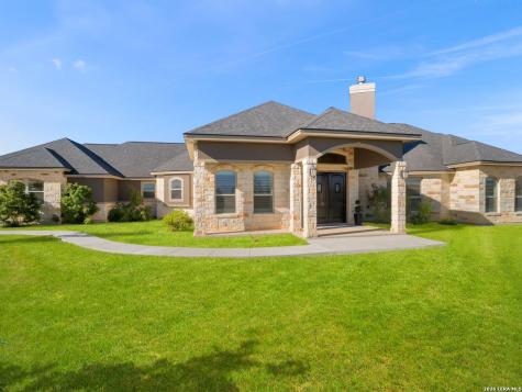 1530 County Road 132 Floresville TX 78114