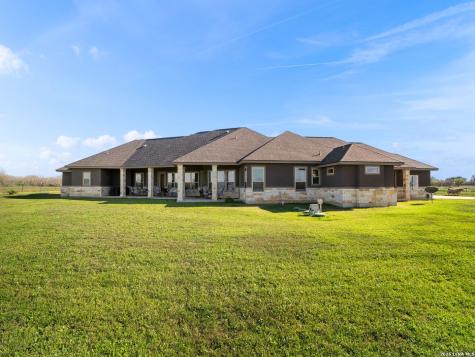1530 County Road 132 Floresville TX 78114