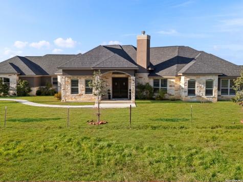1530 County Road 132 Floresville TX 78114