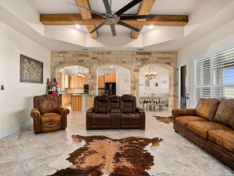 1530 County Road 132 Floresville TX 78114