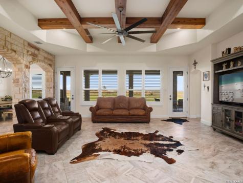 1530 County Road 132 Floresville TX 78114