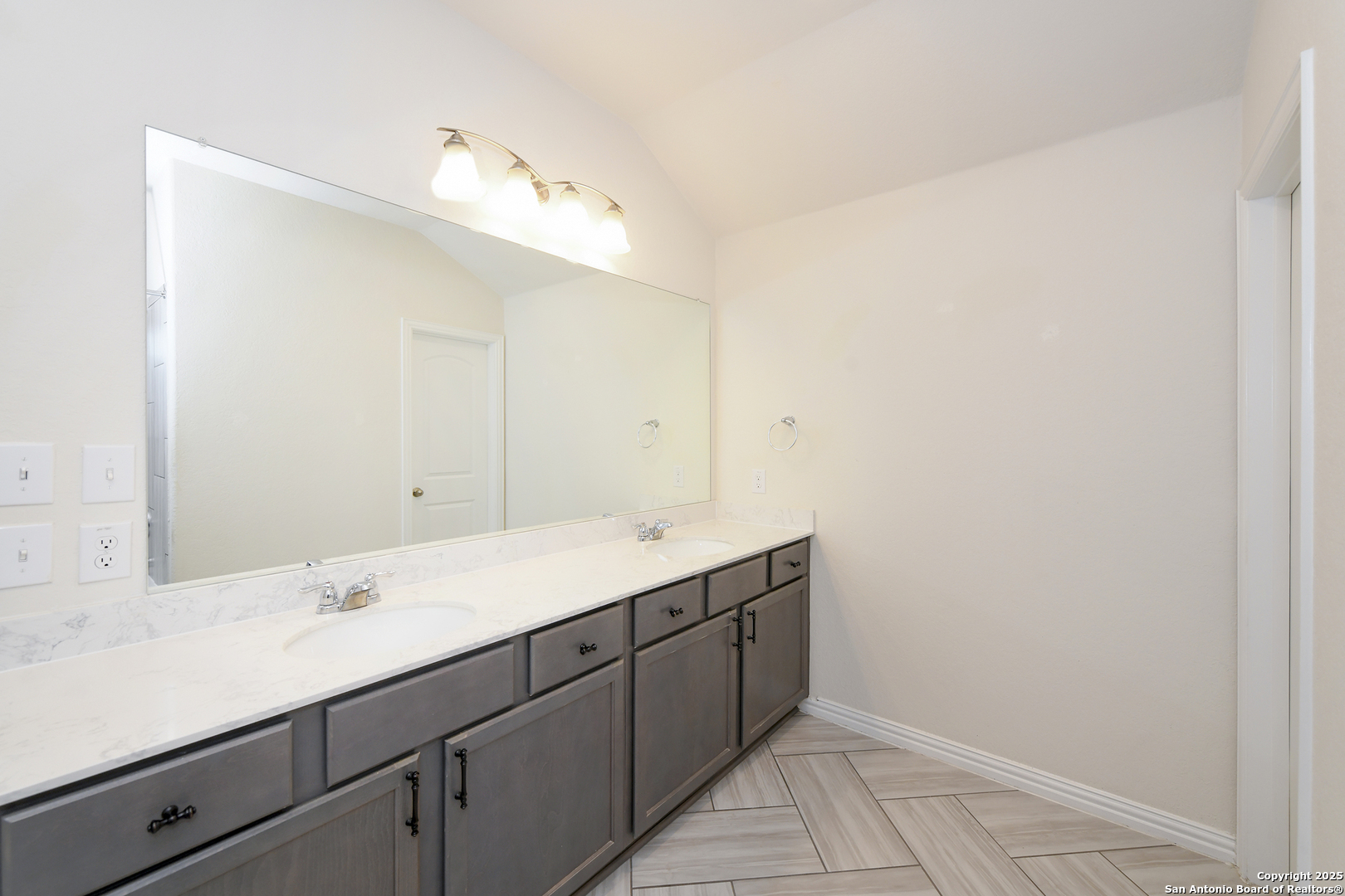 2069 Flametree New Braunfels TX 78132