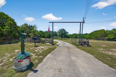 924 Wagon Creek Bandera TX 78003