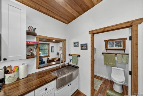 924 Wagon Creek Bandera TX 78003