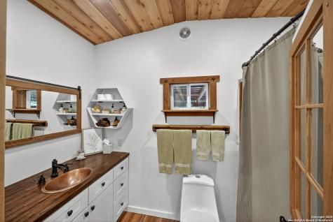 924 Wagon Creek Bandera TX 78003
