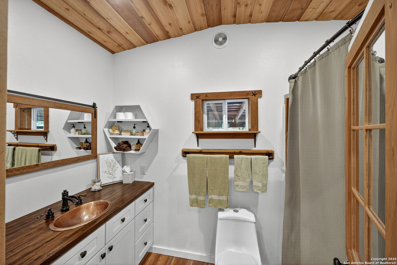 924 Wagon Creek Bandera TX 78003