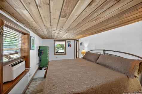 924 Wagon Creek Bandera TX 78003