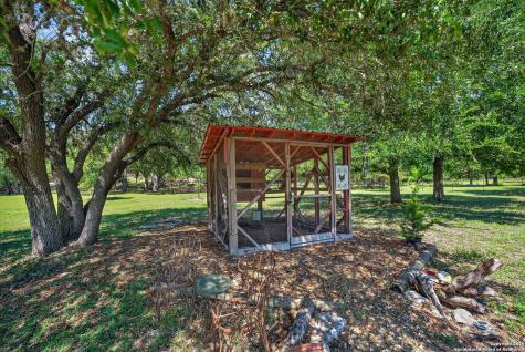 924 Wagon Creek Bandera TX 78003