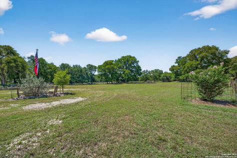 924 Wagon Creek Bandera TX 78003