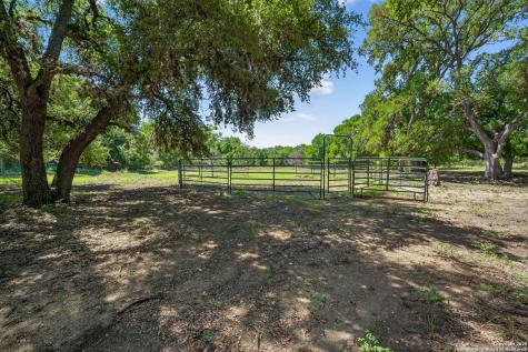 924 Wagon Creek Bandera TX 78003