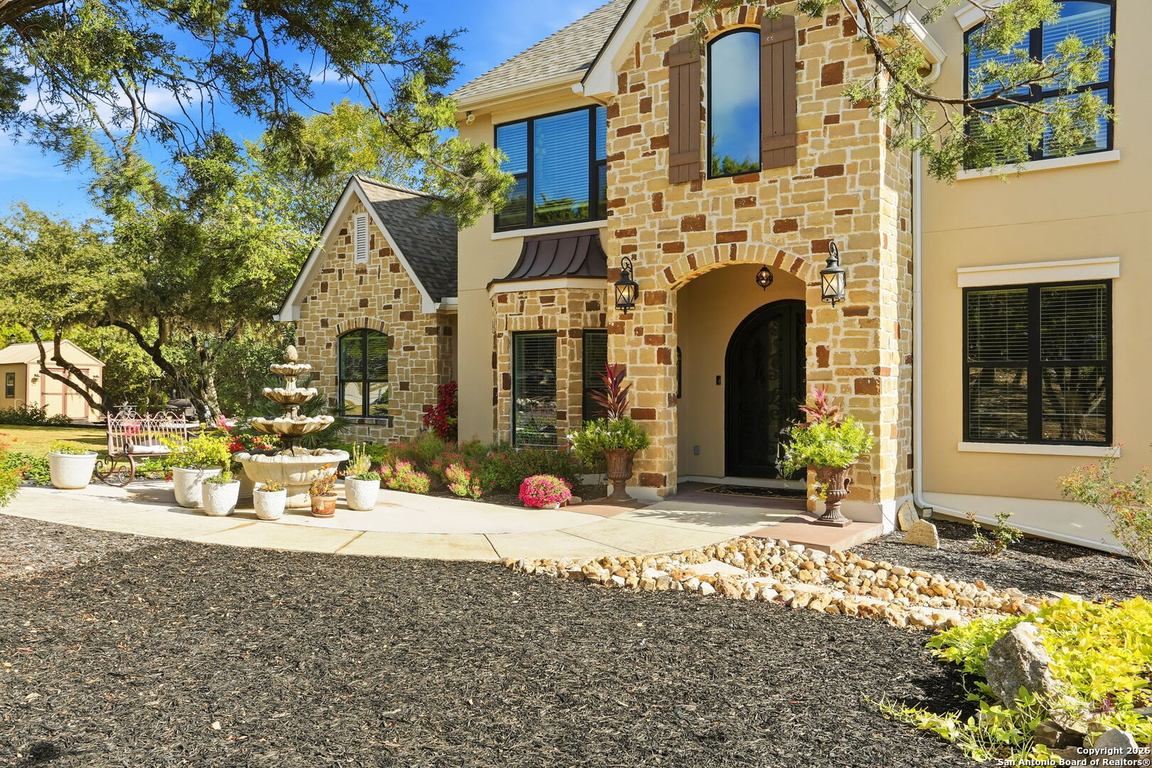 426 County Road 2801 W Mico TX 78056