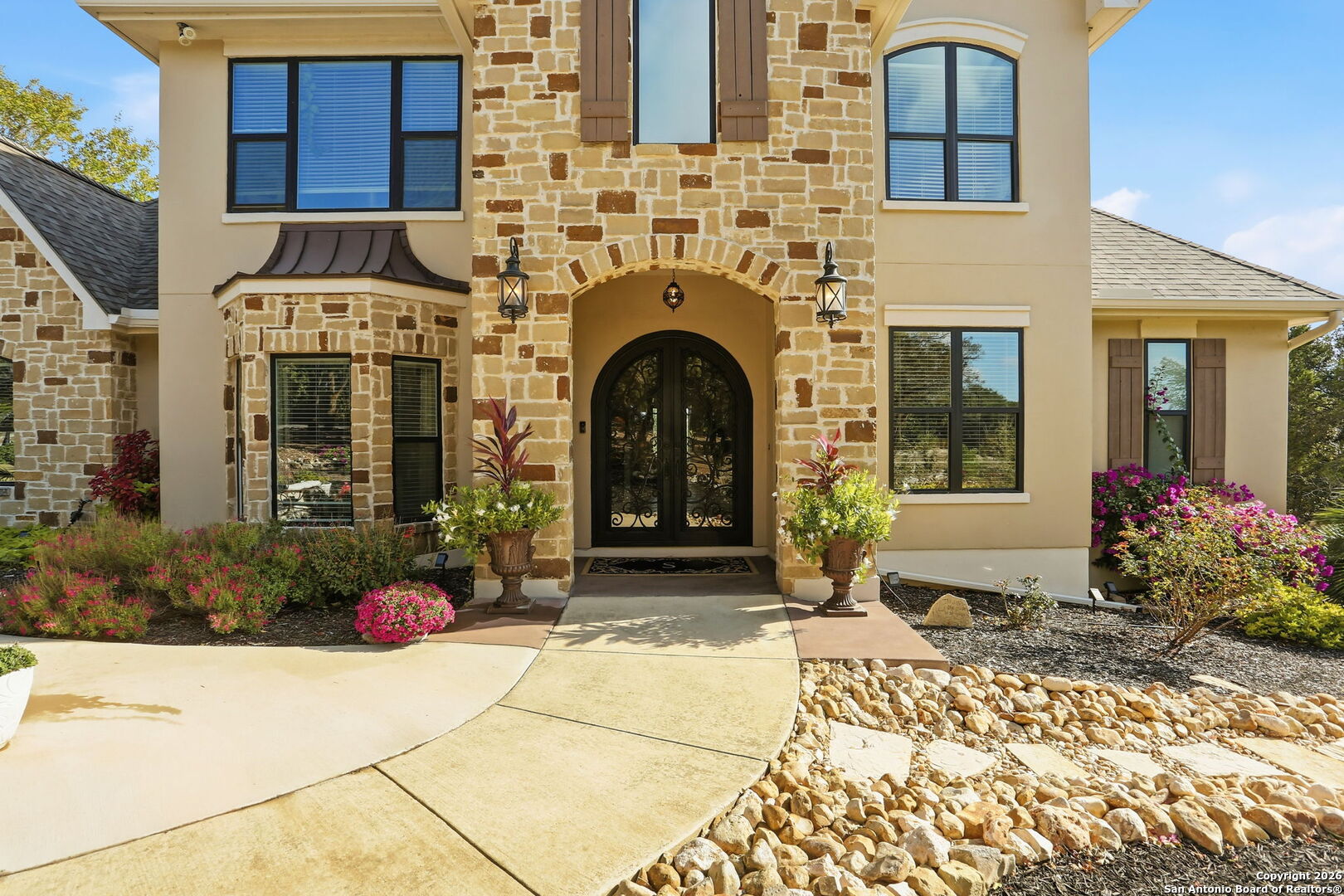 426 County Road 2801 W Mico TX 78056