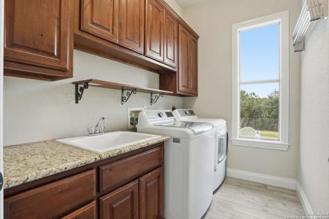 426 County Road 2801 W Mico TX 78056