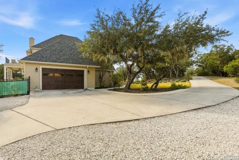 426 County Road 2801 W Mico TX 78056