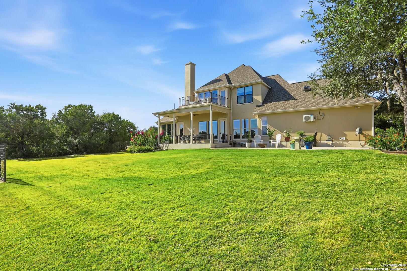 426 County Road 2801 W Mico TX 78056