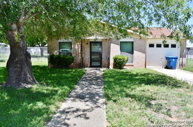 217 Blue Bonnet Floresville TX 78114