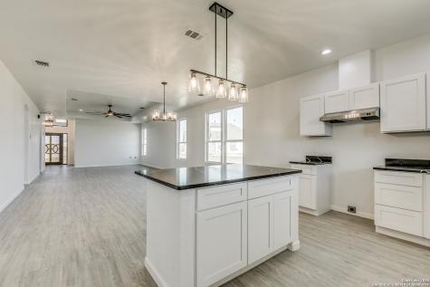 104 Flor Del Sol San Antonio TX 78264