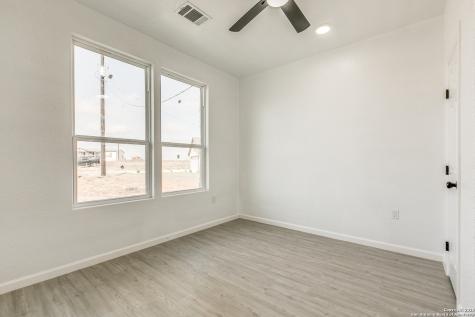 104 Flor Del Sol San Antonio TX 78264