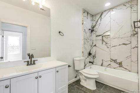 104 Flor Del Sol San Antonio TX 78264