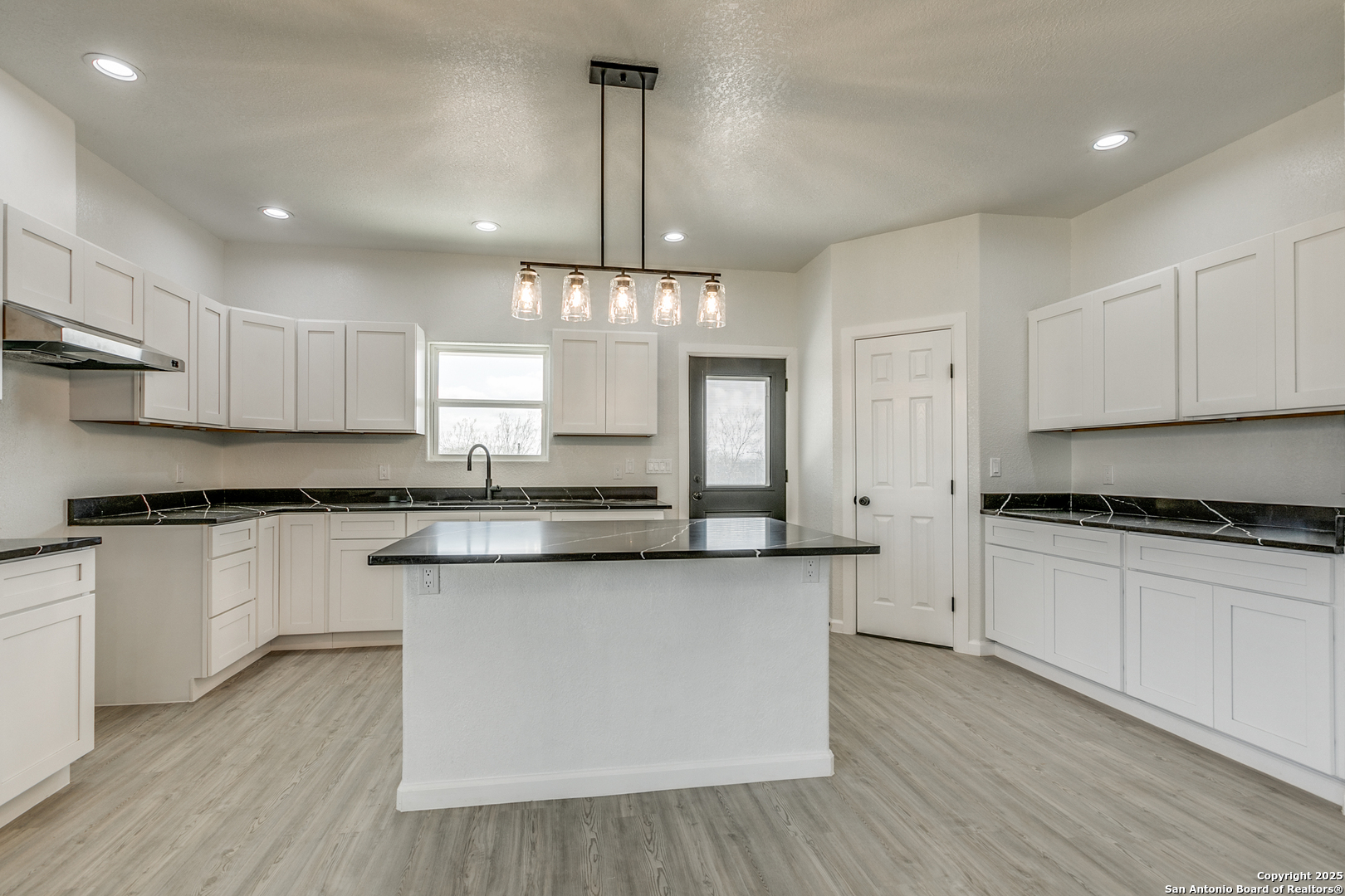 104 Flor Del Sol San Antonio TX 78264