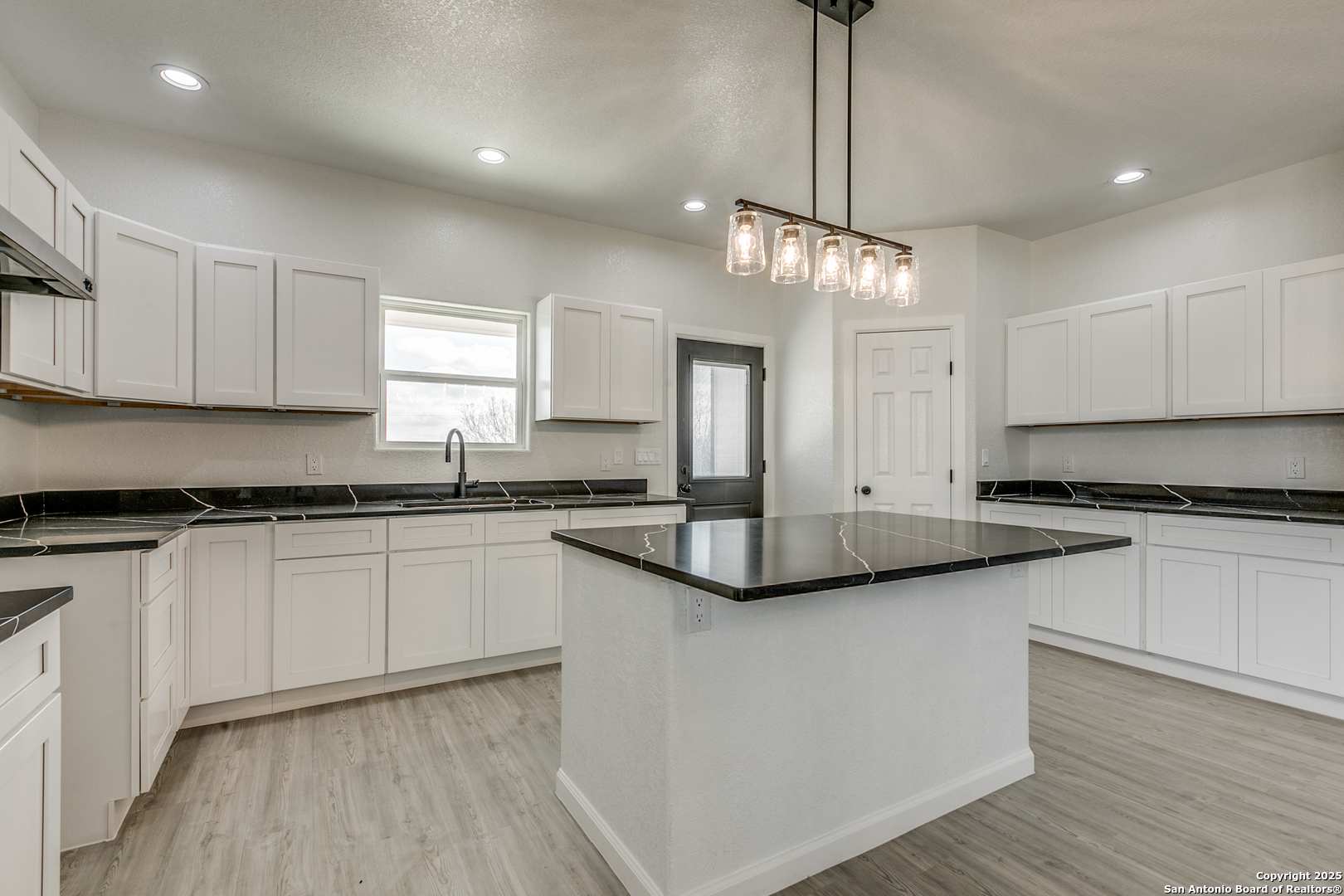 104 Flor Del Sol San Antonio TX 78264